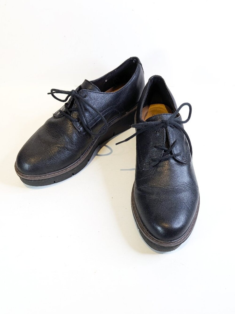 Clarks black leather lace-up Oxford shoes. Size 9